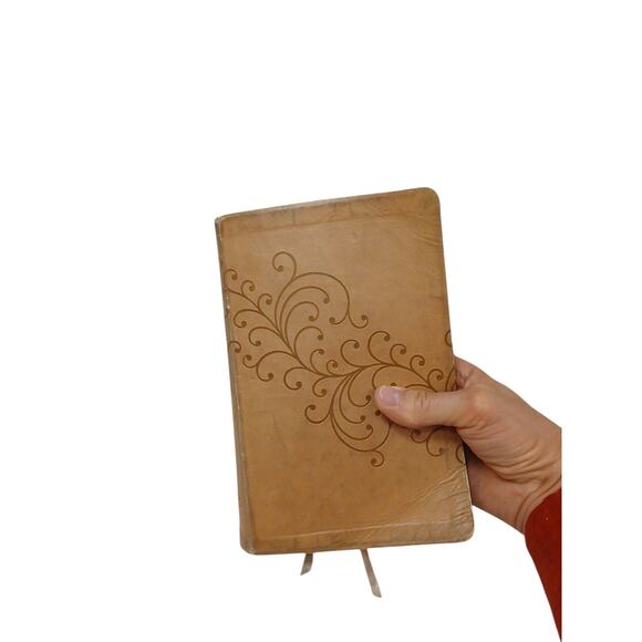 2006 NKJV The Holy Bible Large Print Personal Size Reference Leather Tabs Ribbon - Picture 4 of 16